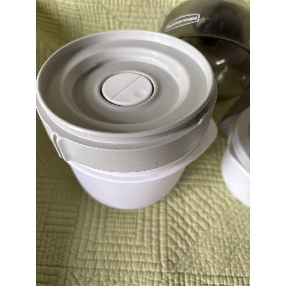 Rubbermaid Fasten + Go Soup/Salad Kit, Marsala, 3-Piece Set White Gray